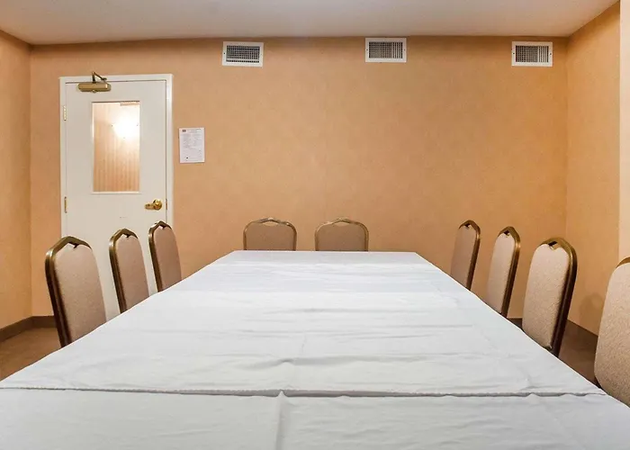 Woodstock Inn And Suites