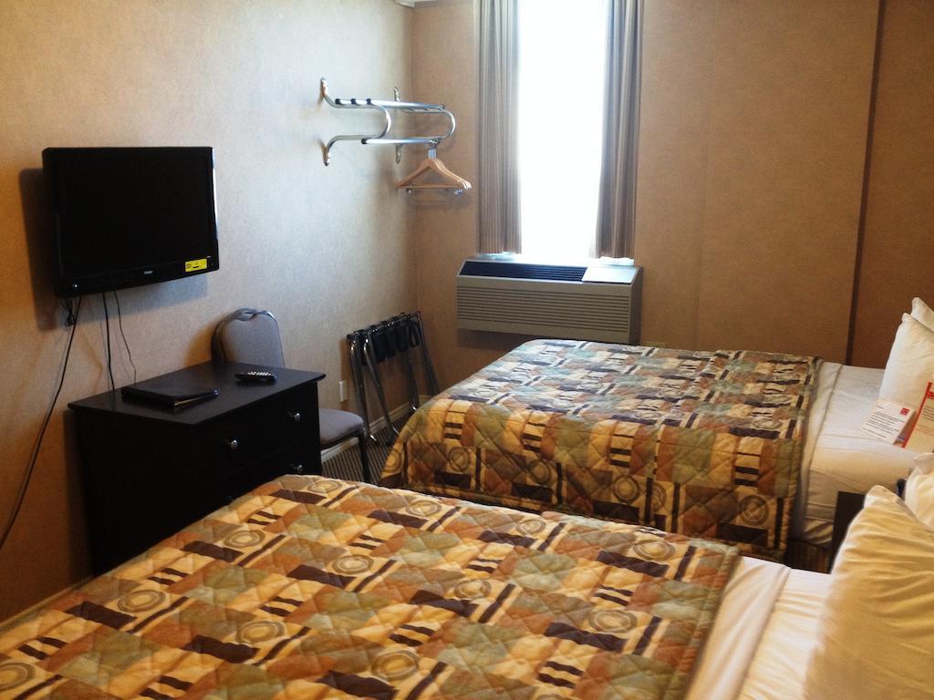Hotel And Woodstock